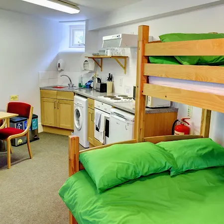 Yha Hostel *
